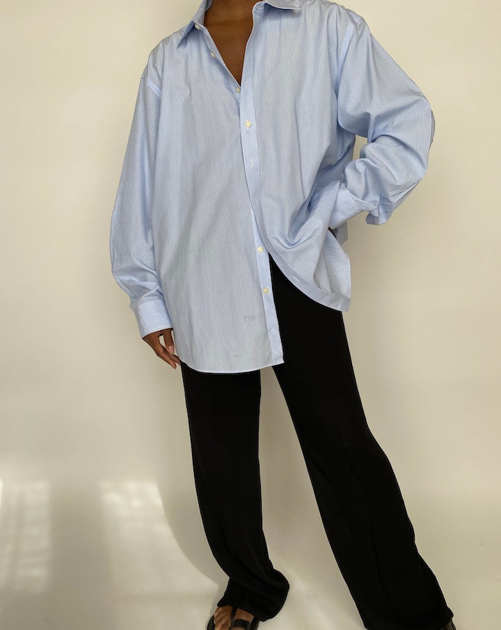 VINTAGE BLUE AND WHITE STRIPED BUTTON DOWN SHIRT 2022