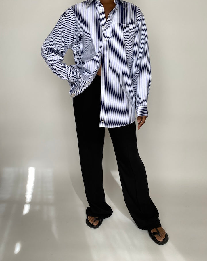 VINTAGE WHITE AND BLUE STRIPED BUTTON DOWN SHIRT 2030