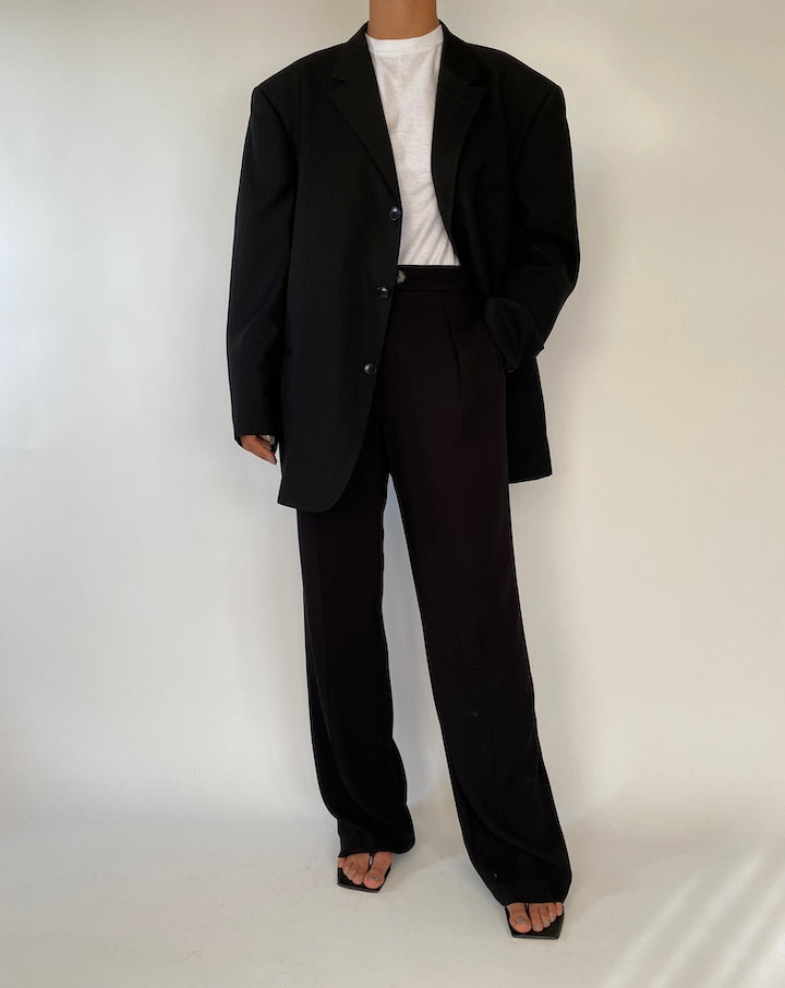 VINTAGE BLACK PINSTRIPED BLAZER 2341