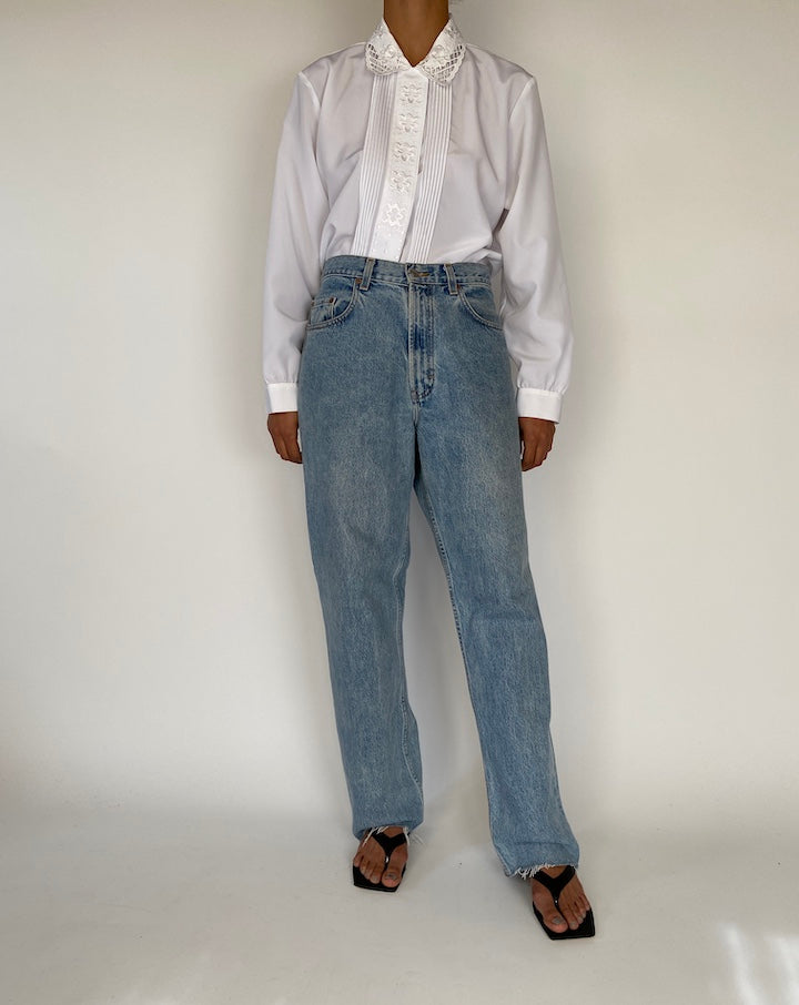 VINTAGE WHITE BLOUSE WITH DETAILED COLLAR AND PLEATED FRONT 2288