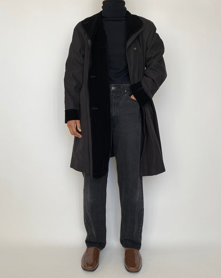 VINTAGE BLACK COAT 1681