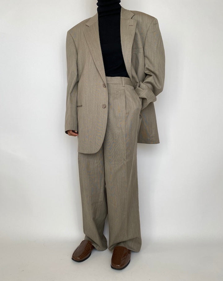 VINTAGE OVERSIZED BEIGE SUIT 1687