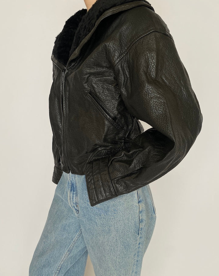 VINTAGE BLACK LEATHER JACKET 4684