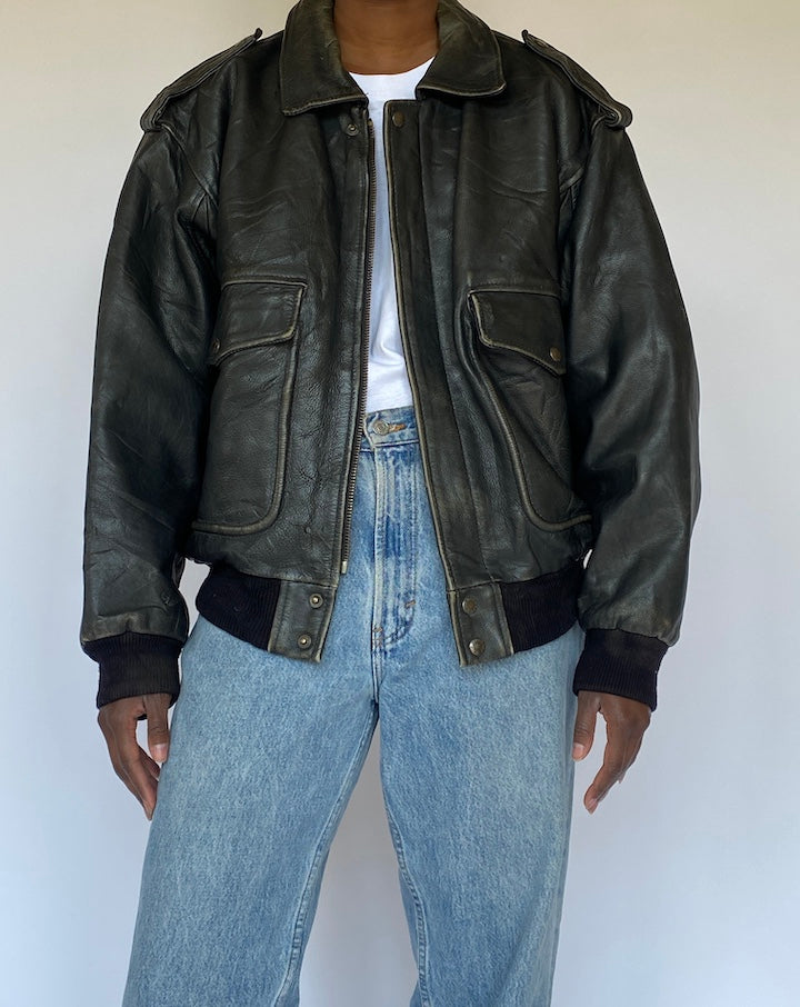 VINTAGE OVERSIZED BLACK BOMBER LIKE LEATHER JACKET 4993