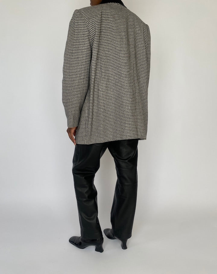 VINTAGE BLACK AND WHITE HOUNDSTOOTH BLAZER 4777