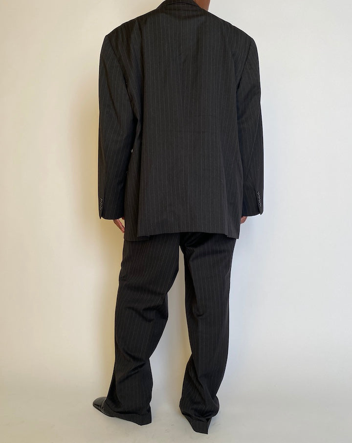 VINTAGE OVERSIZED BLACK PINSTRIPED SUIT 4526