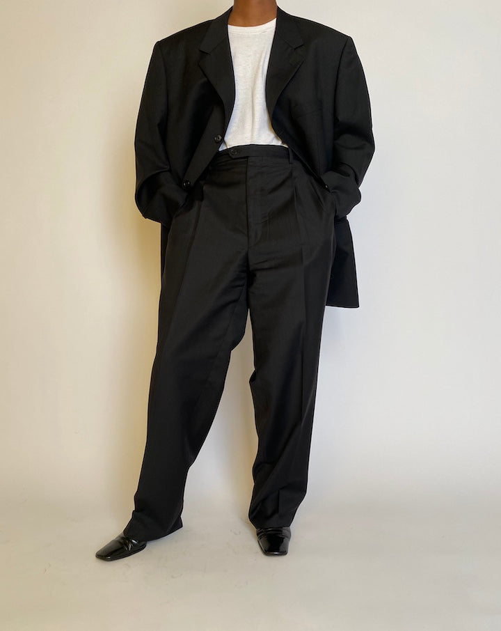 VINTAGE BLACK OVERSIZED SUIT 4525