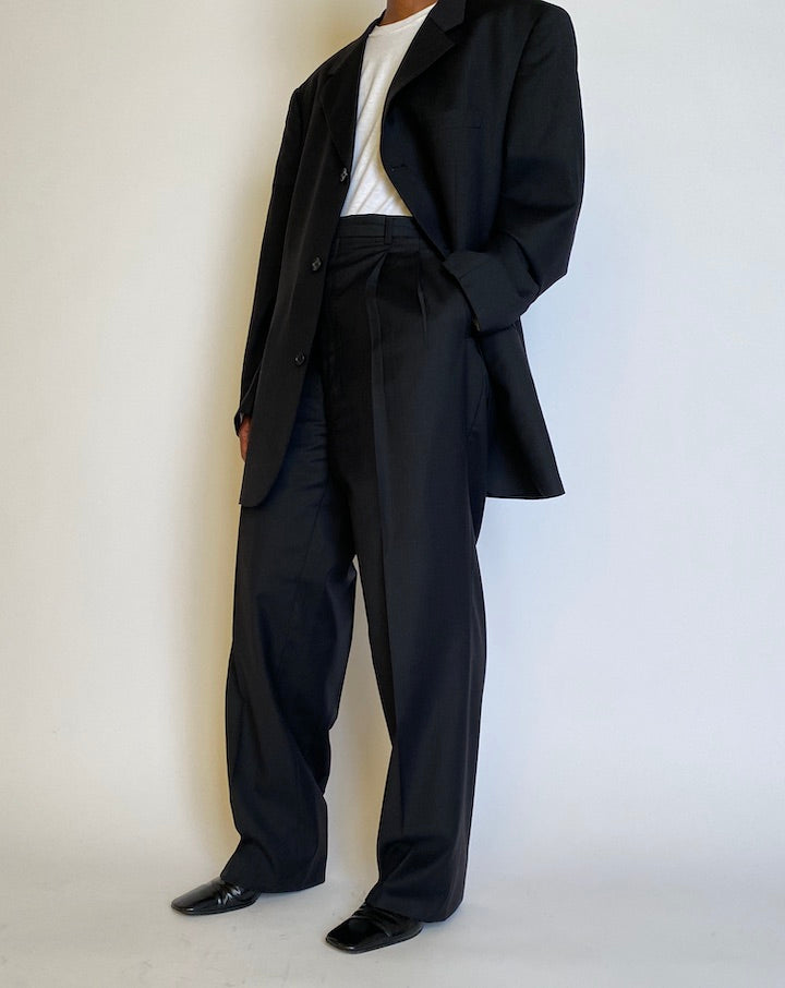 VINTAGE BLACK OVERSIZED SUIT 4525