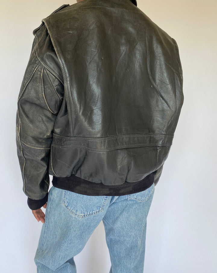 VINTAGE OVERSIZED BLACK BOMBER LIKE LEATHER JACKET 4993