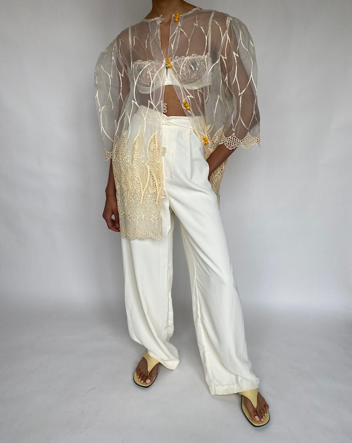 VINTAGE BEAUTIFUL SHEER IVORY TOP 649