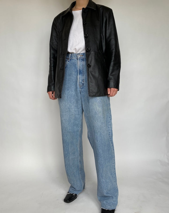 VINTAGE BLACK LEATHER JACKET WITH A FRONT BUTTON CLOSURE 458