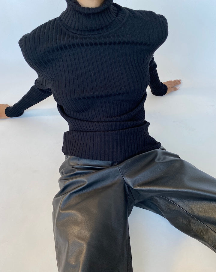 VINTAGE BLACK RIBBED TURTLENECK 560-2