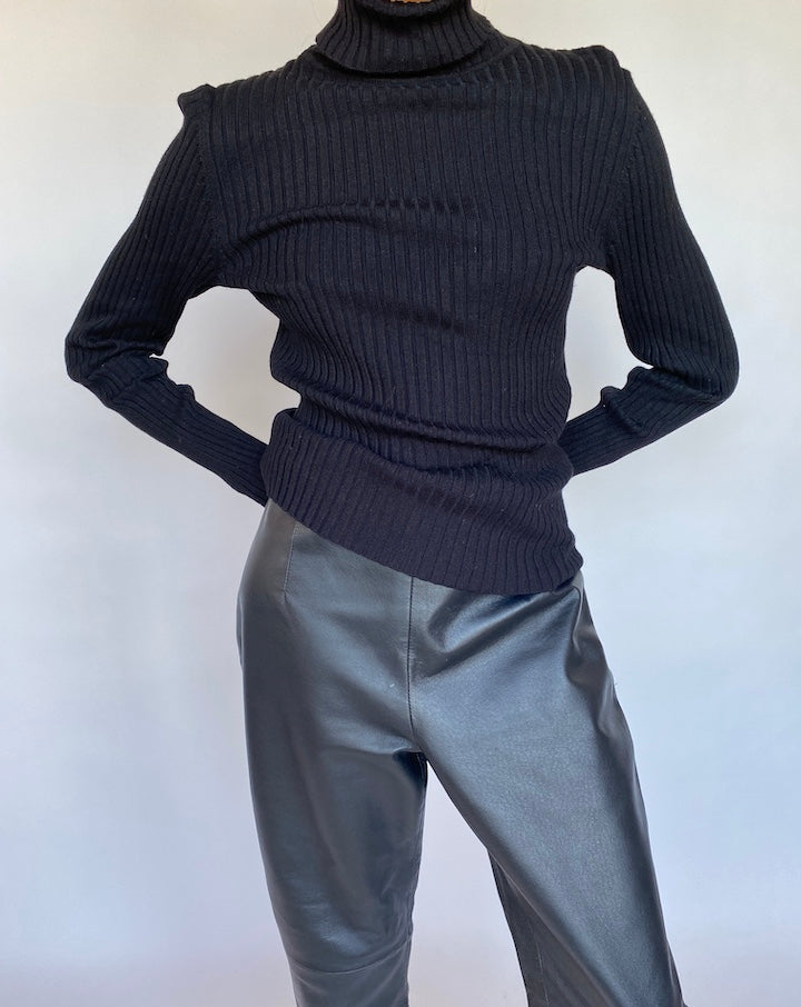 VINTAGE BLACK RIBBED TURTLENECK 560-4