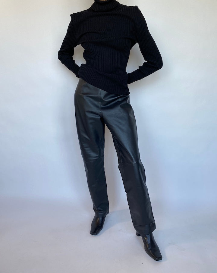 VINTAGE BLACK RIBBED TURTLENECK 560
