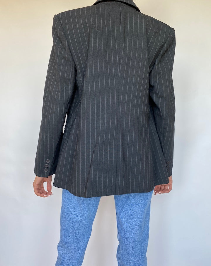 VINTAGE DARK GREY PINSTRIPED BLAZER 626-3