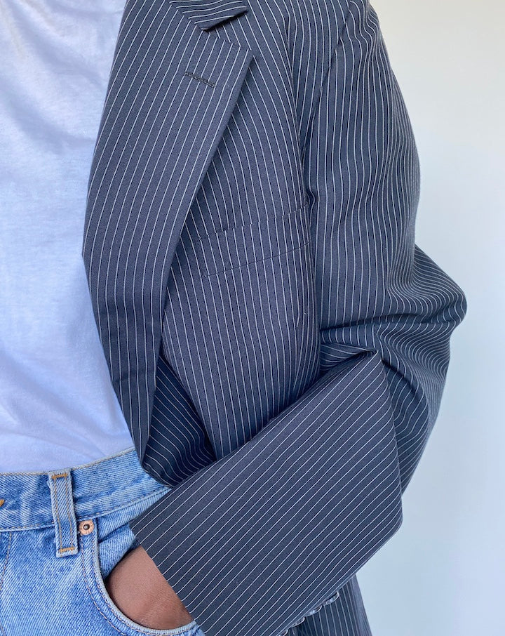 VINTAGE NAVY PINSTRIPED BLAZER 1132-6