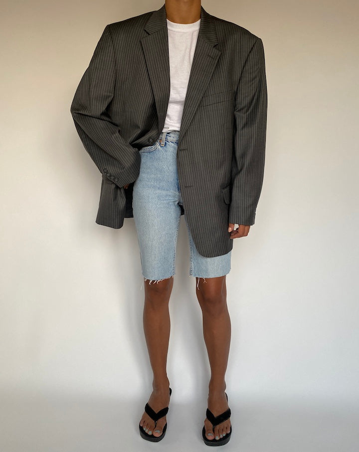 VINTAGE OVERSIZED GREY PINSTRIPED BLAZER 1366