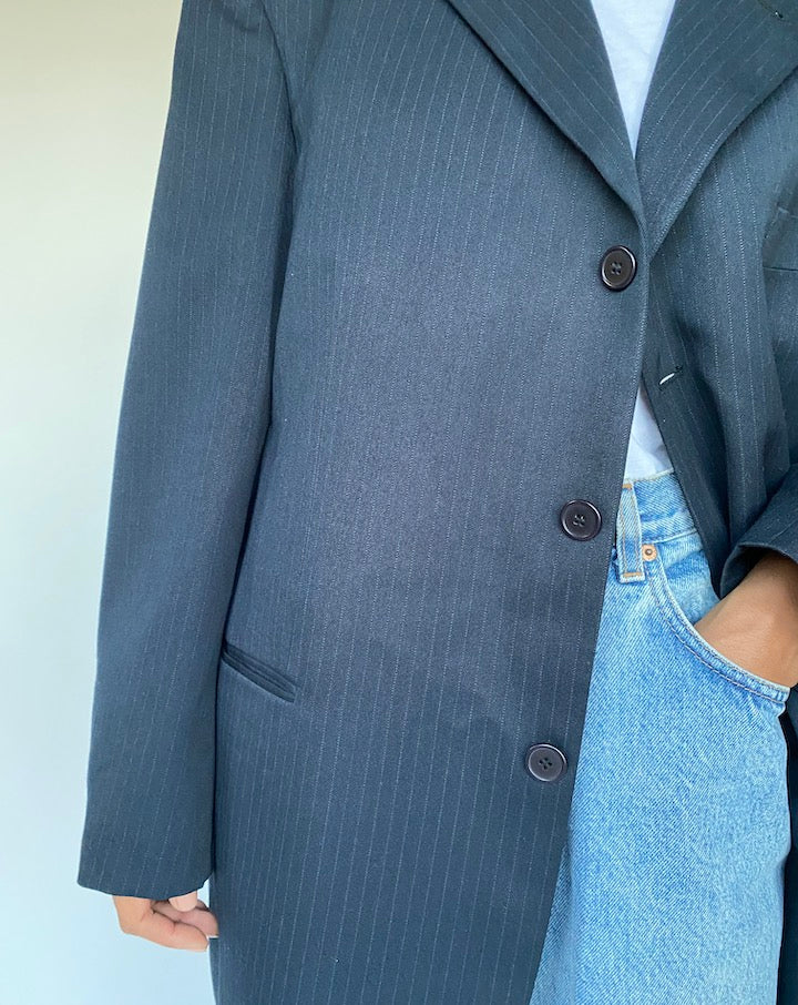 VINTAGE OVERSIZED NAVY BLUE PINSTRIPED BLAZER 1060-3