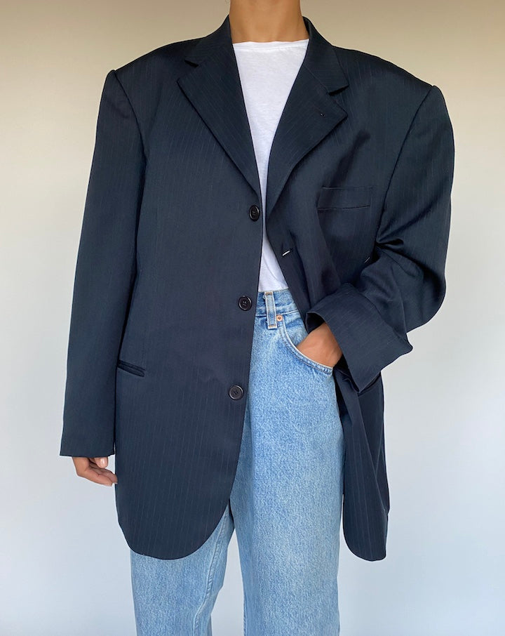 VINTAGE OVERSIZED NAVY BLUE PINSTRIPED BLAZER 1060-4
