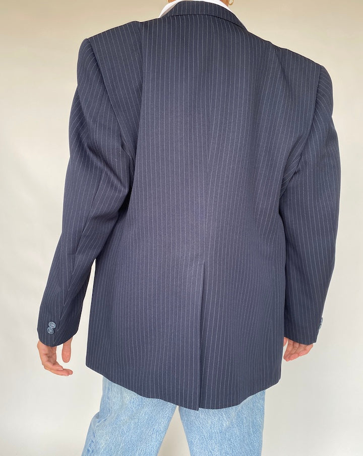 VINTAGE OVERSIZED NAVY PINSTRIPED BLAZER 664-2