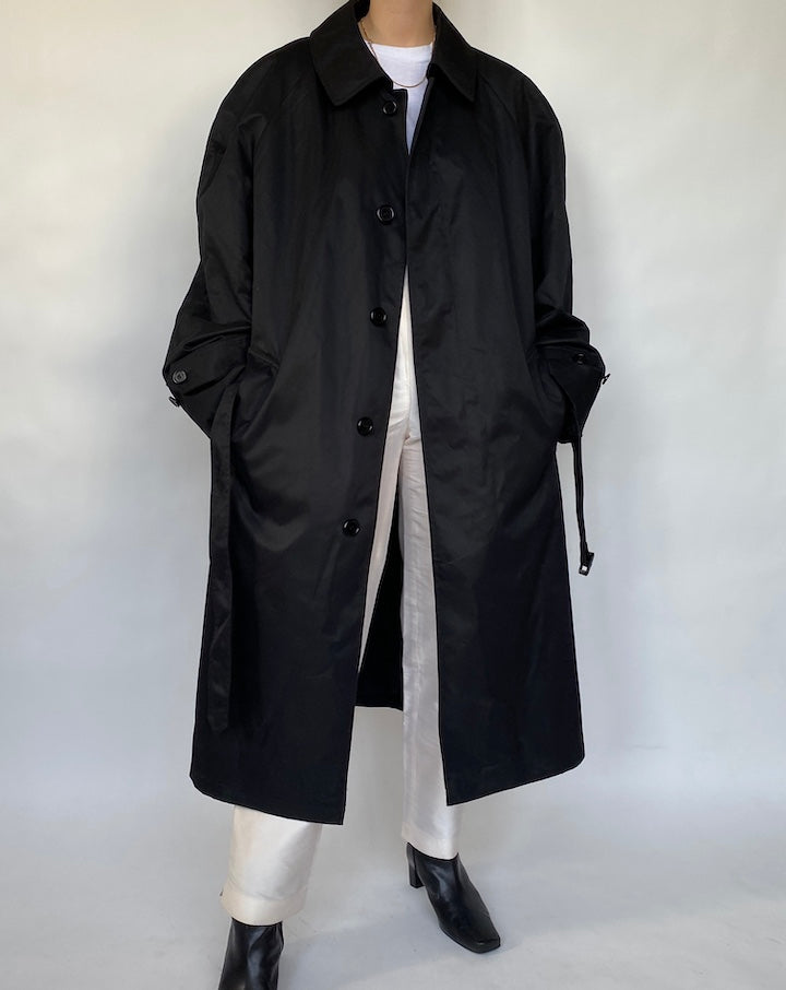 VINTAGE OVERSIZED TRENCH COAT.