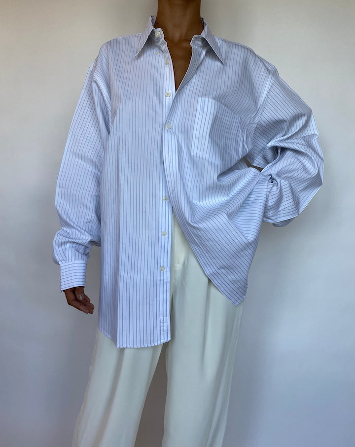 VINTAGE OVERSIZED WHITE AND BLUE STRIPED SHIRT 678-3