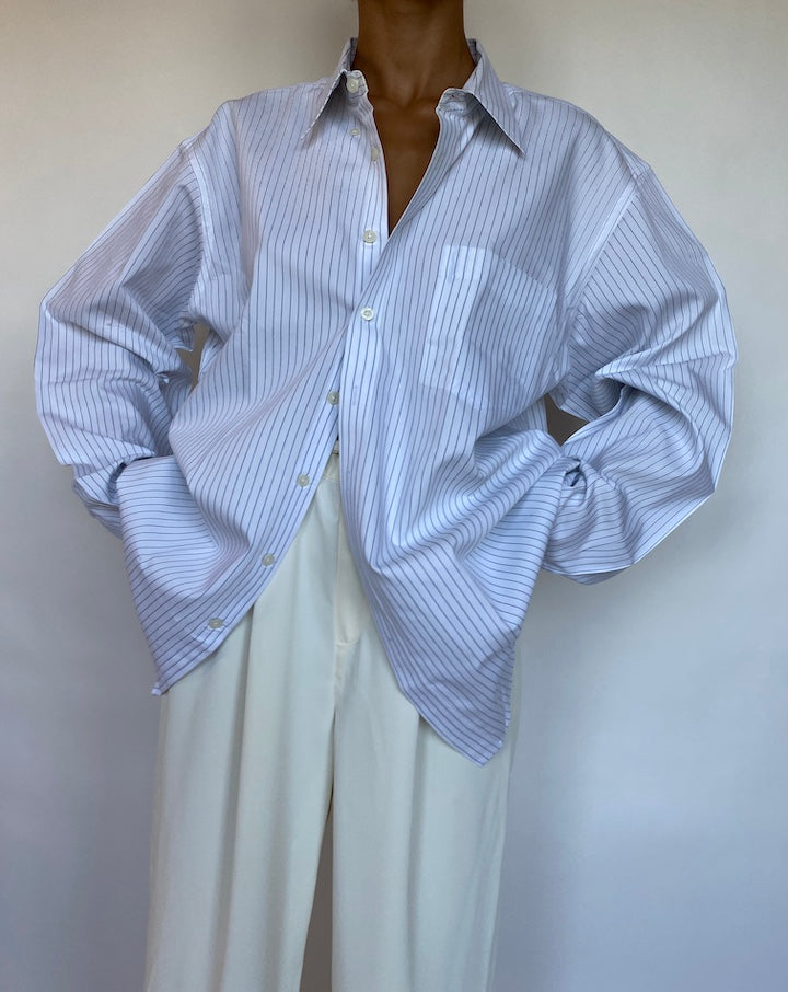 VINTAGE OVERSIZED WHITE AND BLUE STRIPED SHIRT 678-5