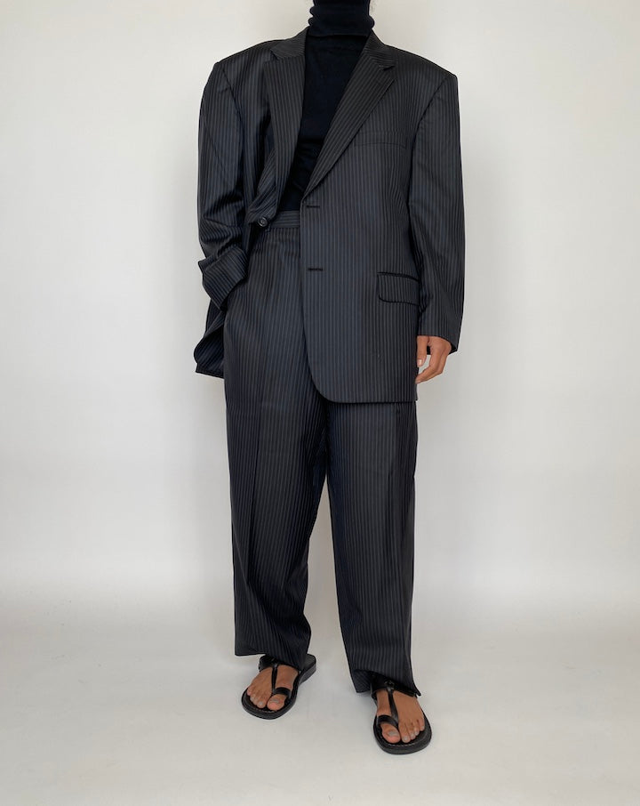 VINTAGE PINSTRIPED SUIT 2078