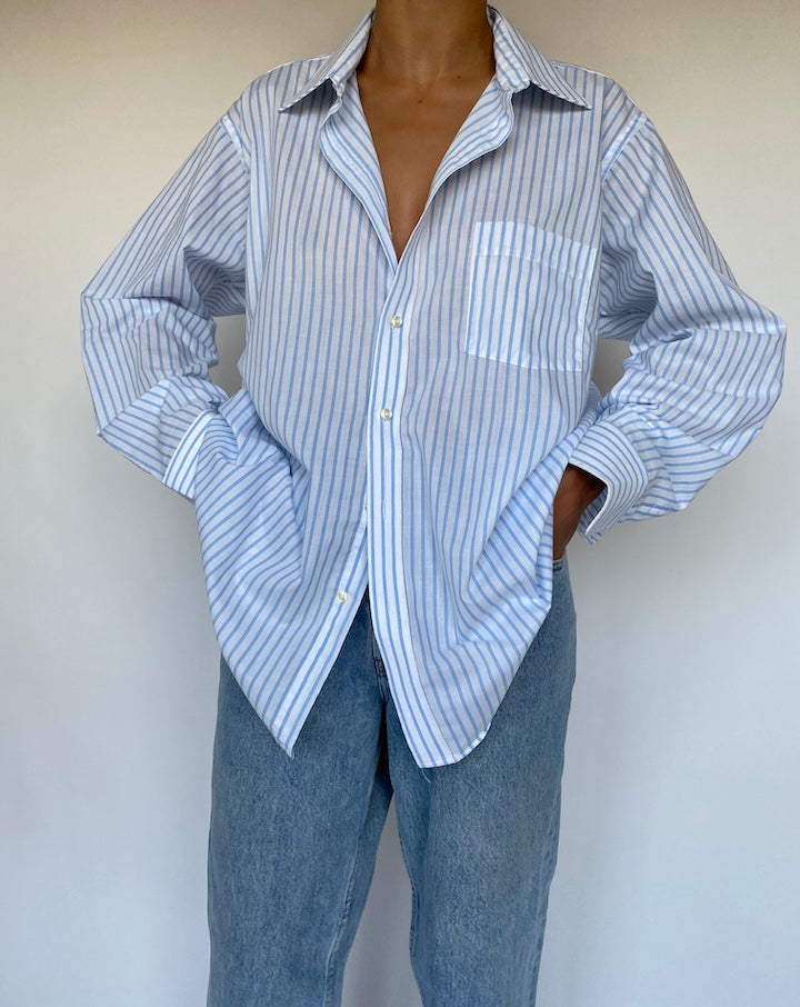 VINTAGE WHITE AND BLUE STRIPED SHIRT 1066