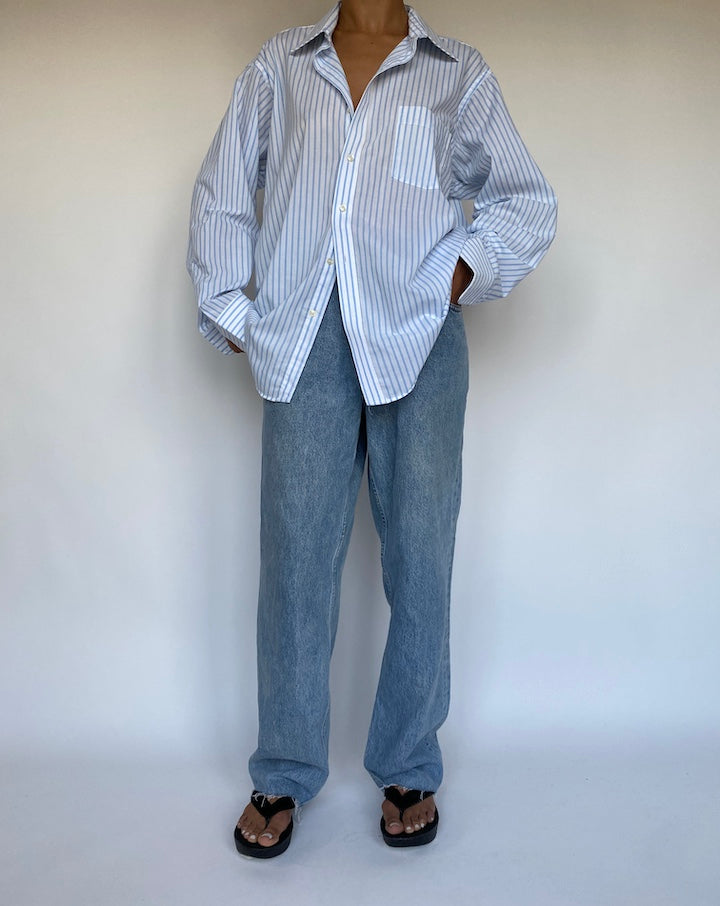 VINTAGE WHITE AND BLUE STRIPED SHIRT 1066