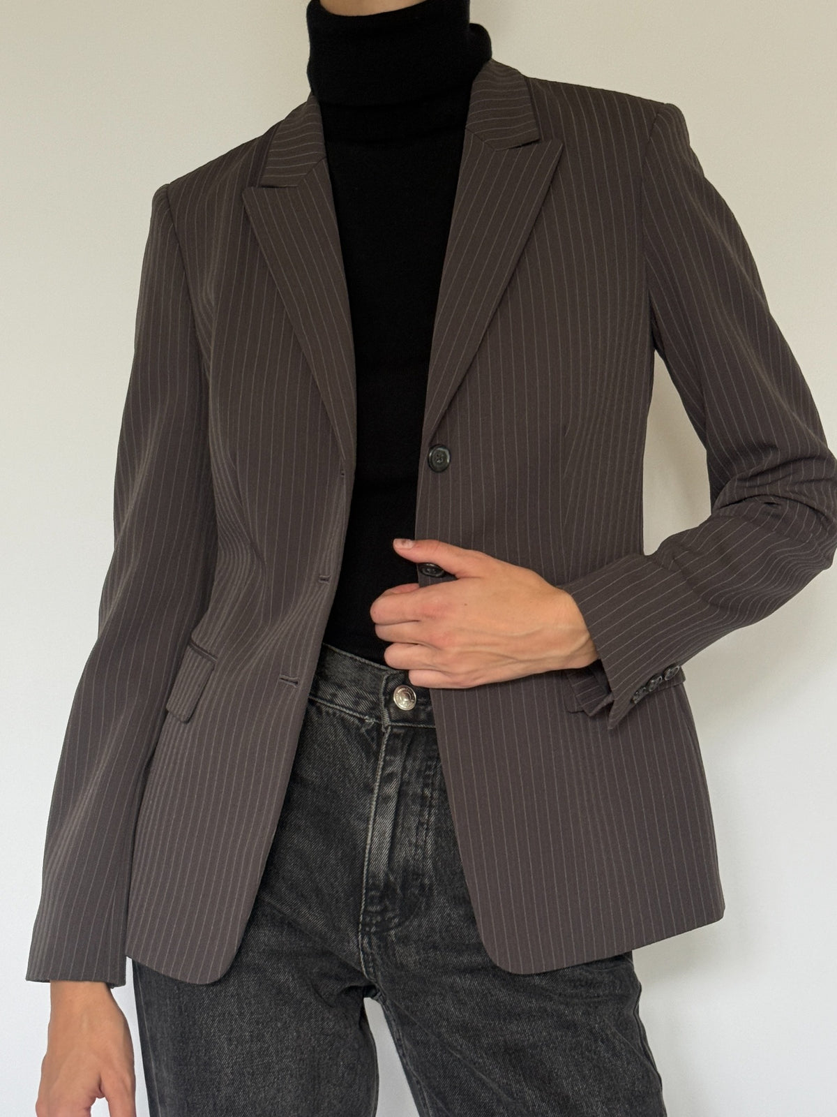 Vintage fitted pinstripe blazer in charcoal grey