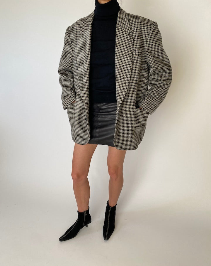 Vintage Oversized Black and White Houndstooth Blazer 5265