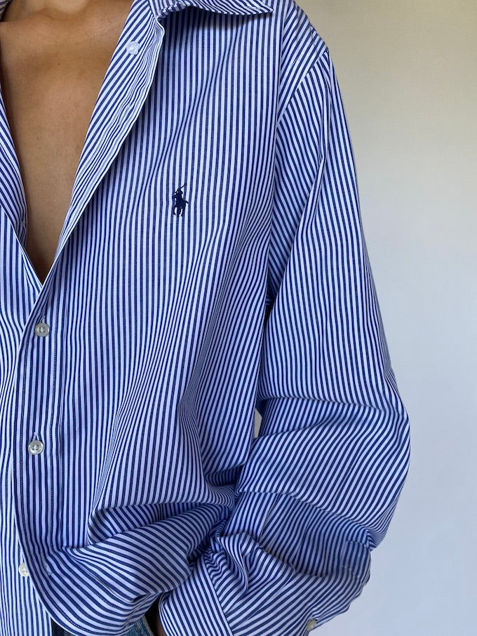 Vintage white and blue pinstriped shirt 5652
