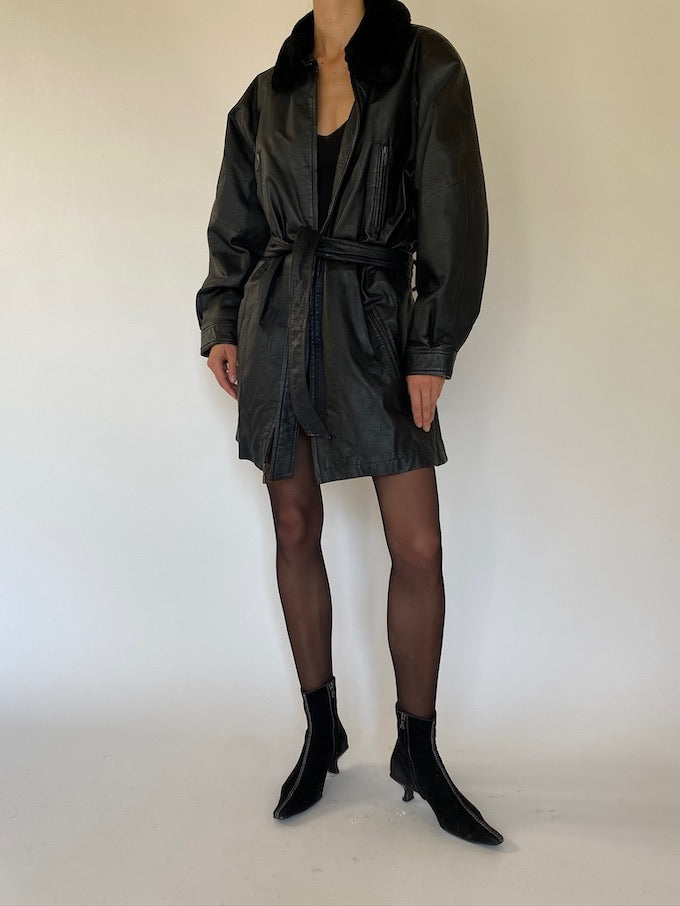Vintage leather jacket in black with faux fur collar 5733