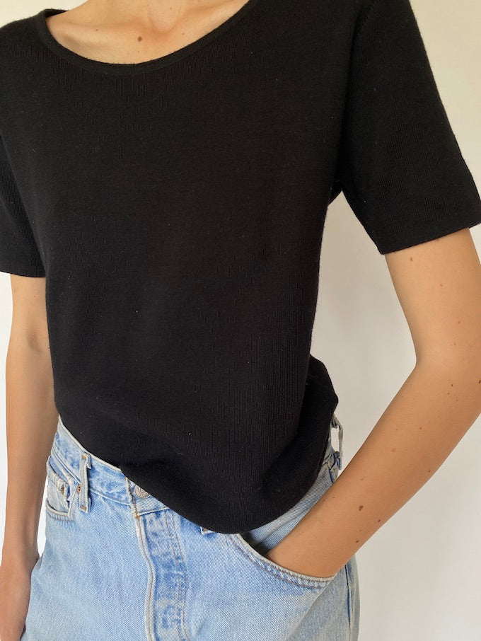 Vintage short sleeve top in black 5564