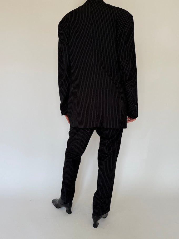 Vintage oversized navy pinstriped suit 5302