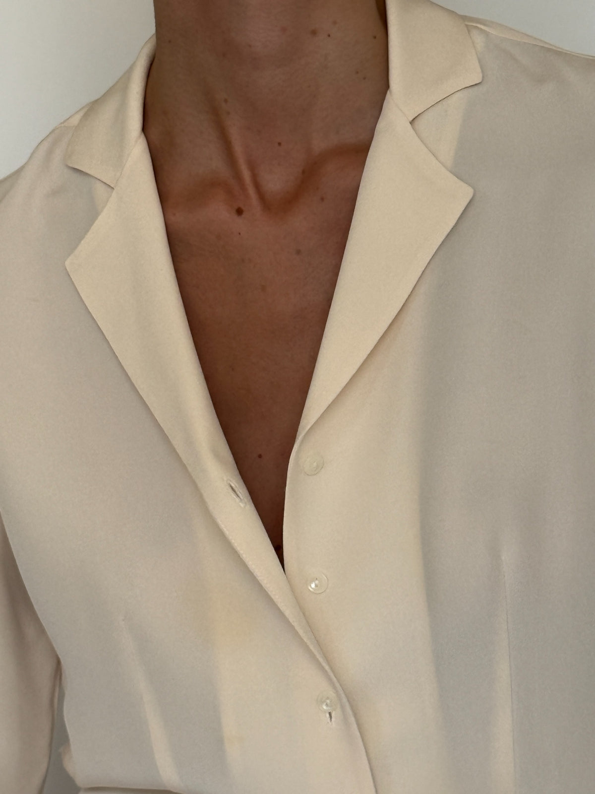 Vintage ivory 100% silk shirt lapel and button detail