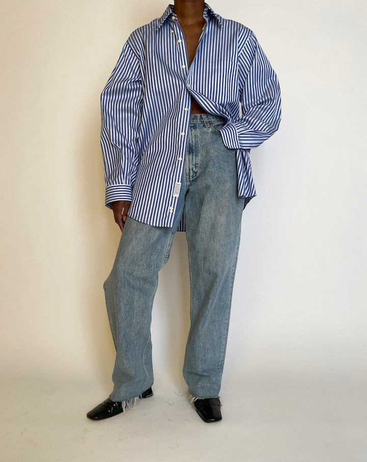 VINTAGE OVERSIZED BLUE AND WHITE PINSTRIPED SHIRT 4449