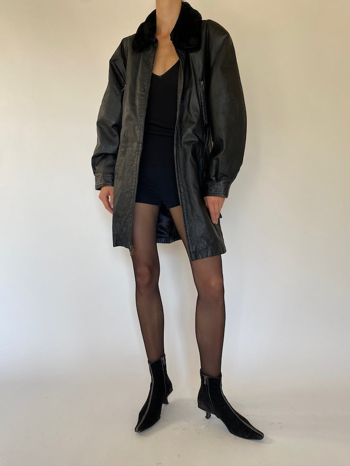 Vintage leather jacket in black with faux fur collar 5733
