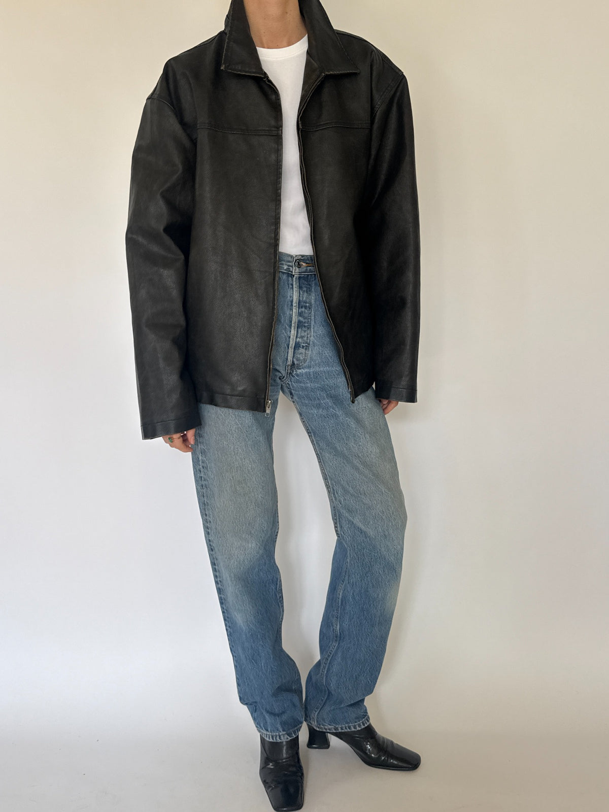 Vintage oversized black faux leather jacket, view 5