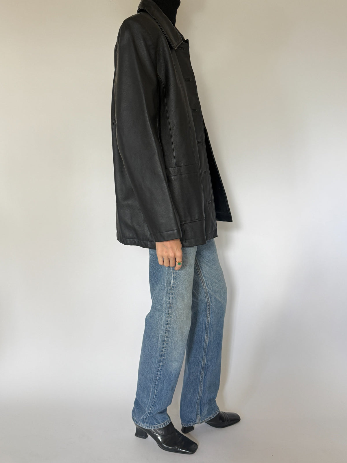 Vintage black structured leather jacket, view 3