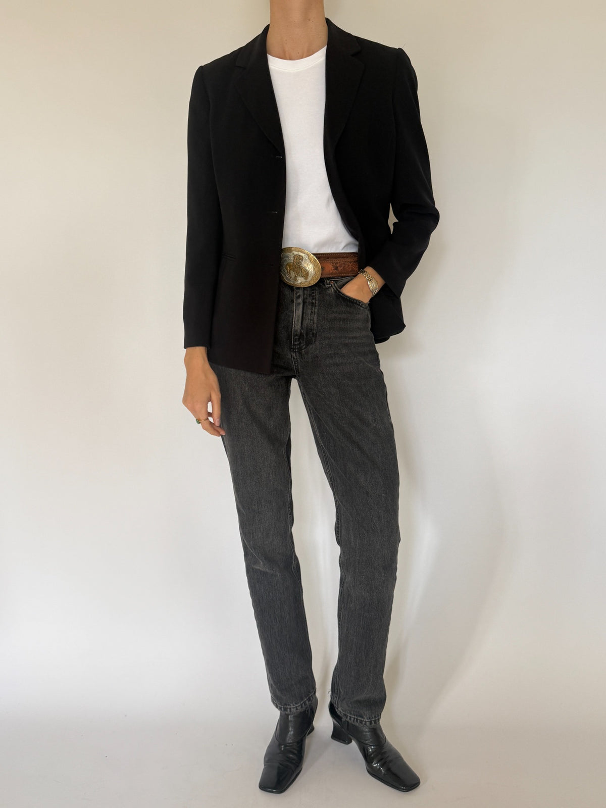Classic black single-breasted tailored blazer