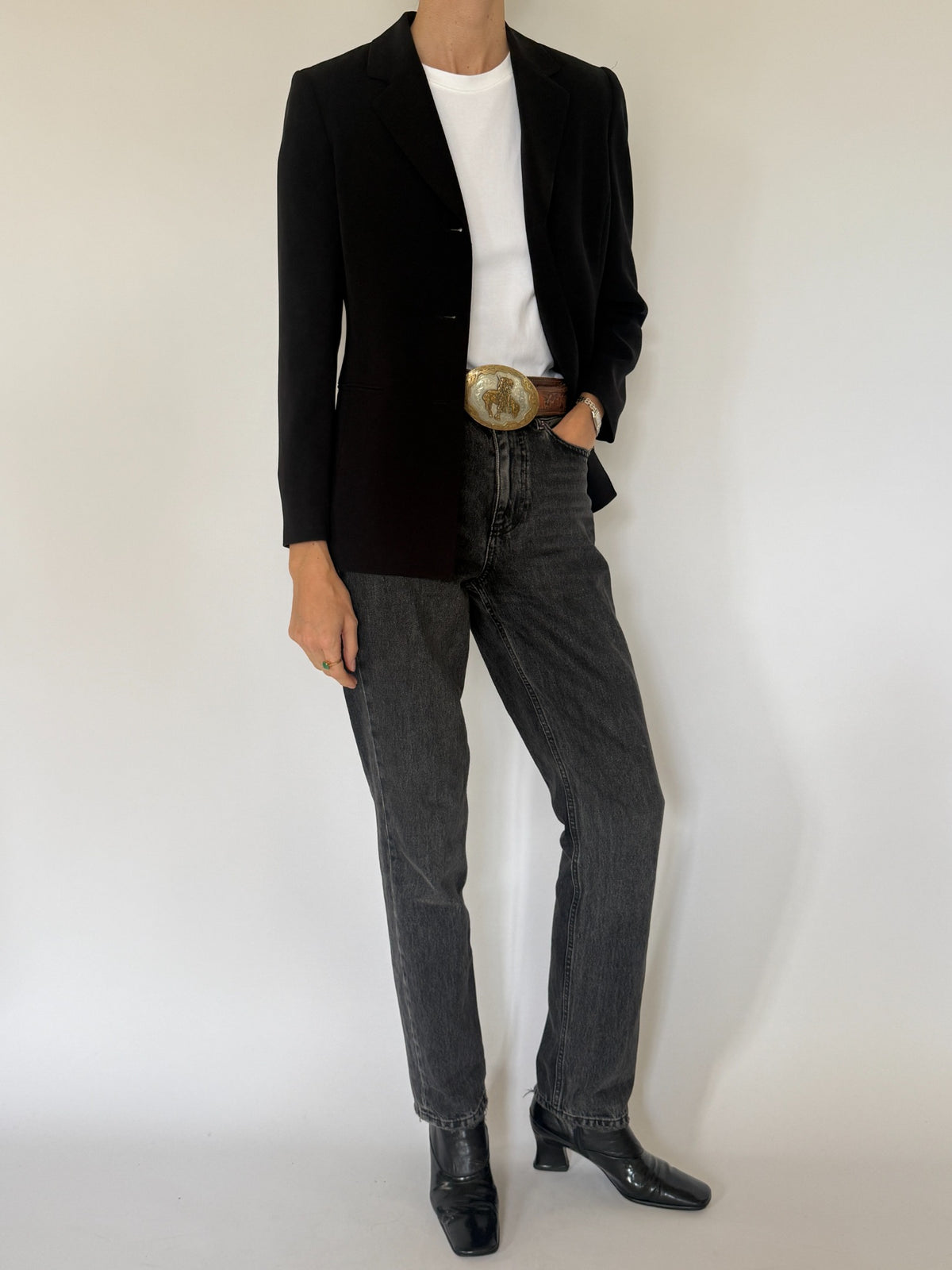 Classic black single-breasted tailored blazer