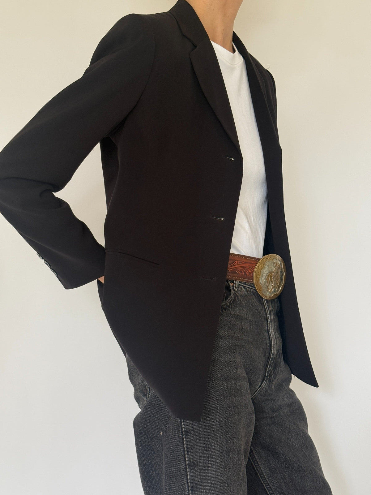 Classic black single-breasted tailored blazer