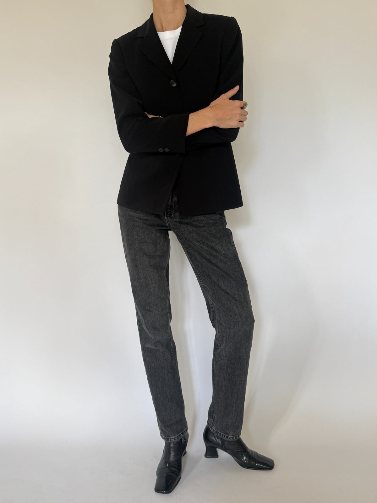 Classic black single-breasted tailored blazer