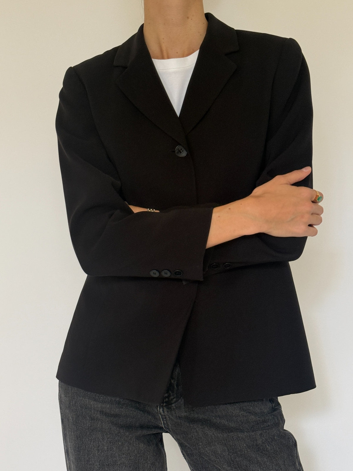 Classic black single-breasted tailored blazer
