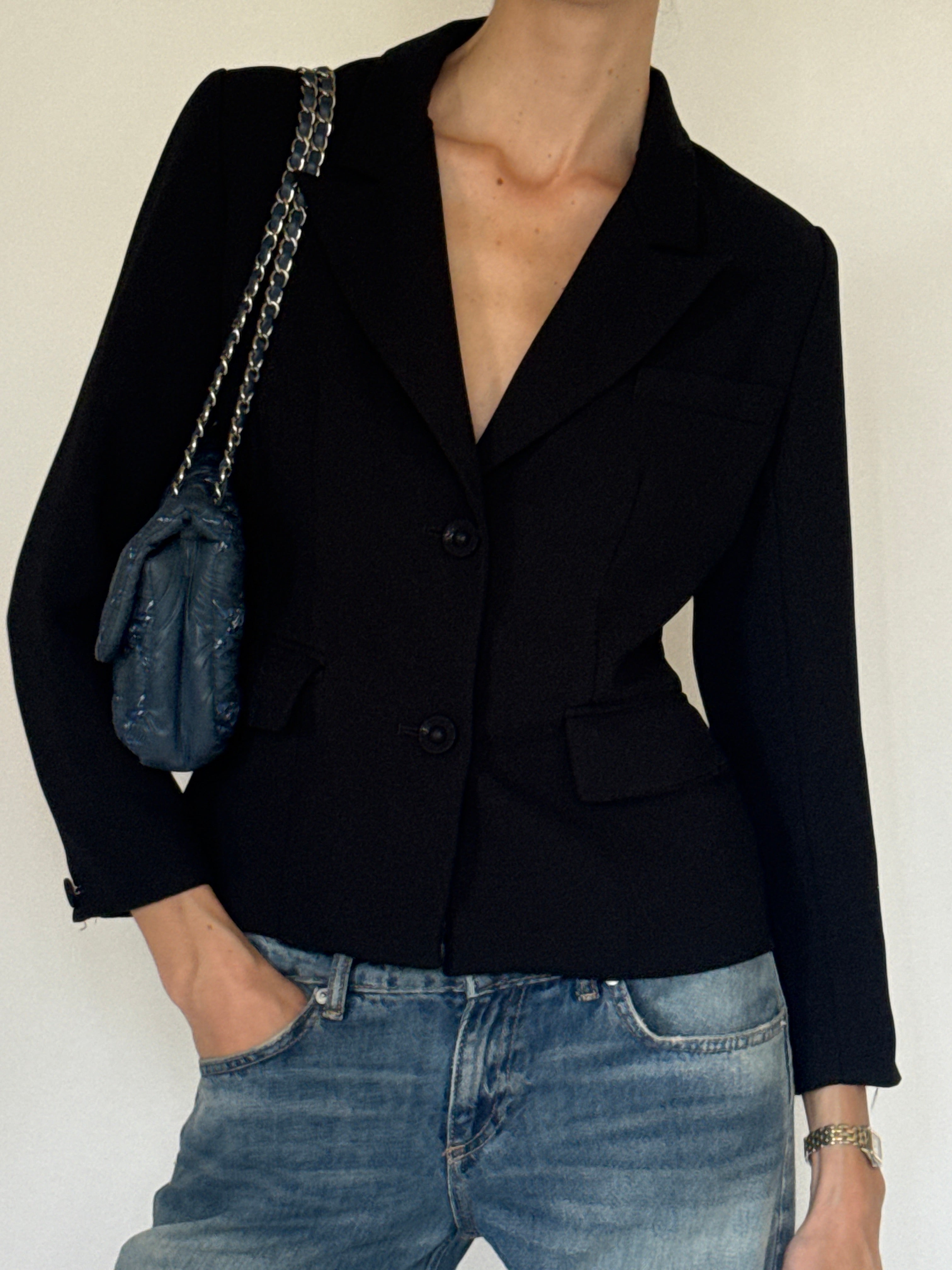 Vintage black fitted blazer front view