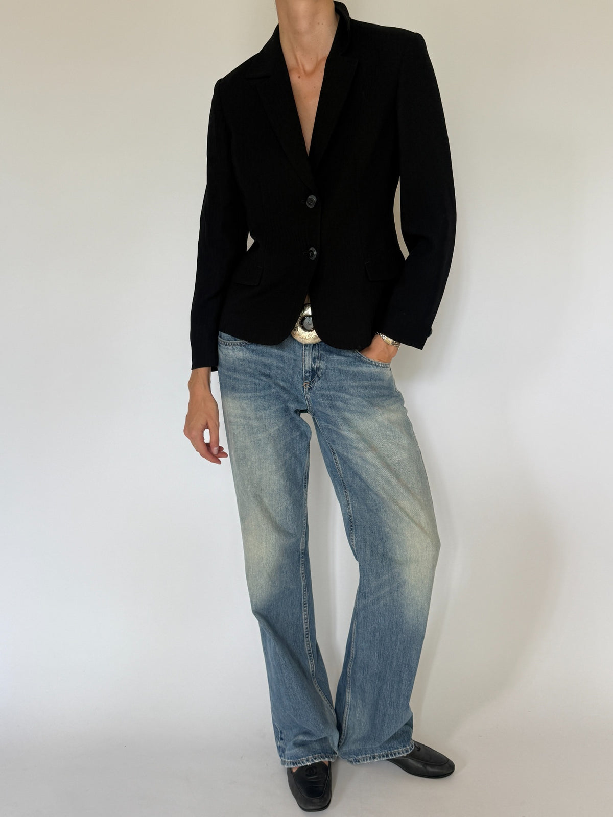 Vintage fitted single-breasted blazer black front view