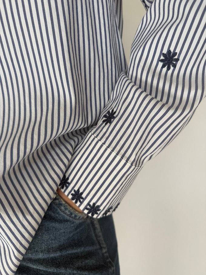 Vintage Striped Button-Up Shirt With Embroidered Detailing 5951