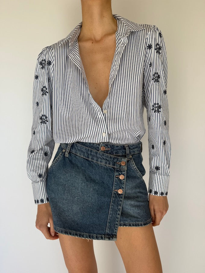 Vintage Striped Button-Up Shirt With Embroidered Detailing 5951